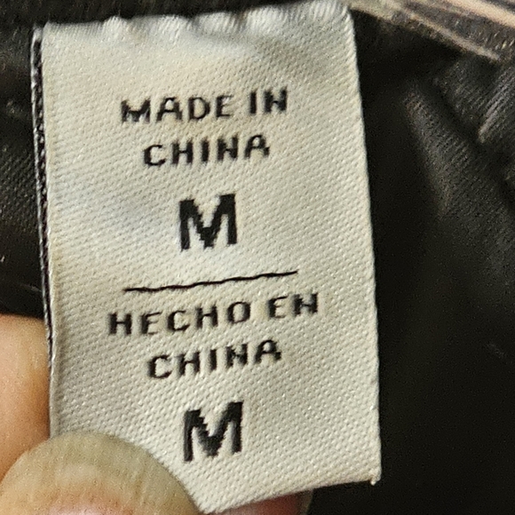 Levi’s Women’s Flight Bomber Jacket with Hood Green Camo Size M NWOT MSRP $160 - Picture 6 of 8